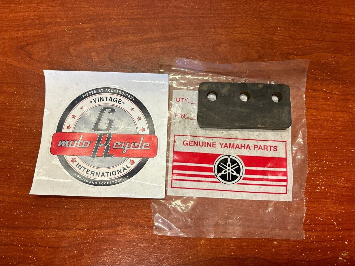 NOS Yamaha YL1 CS5 RD125 RD200 RUBBER DAMPER 132-27422-00-00 Y182