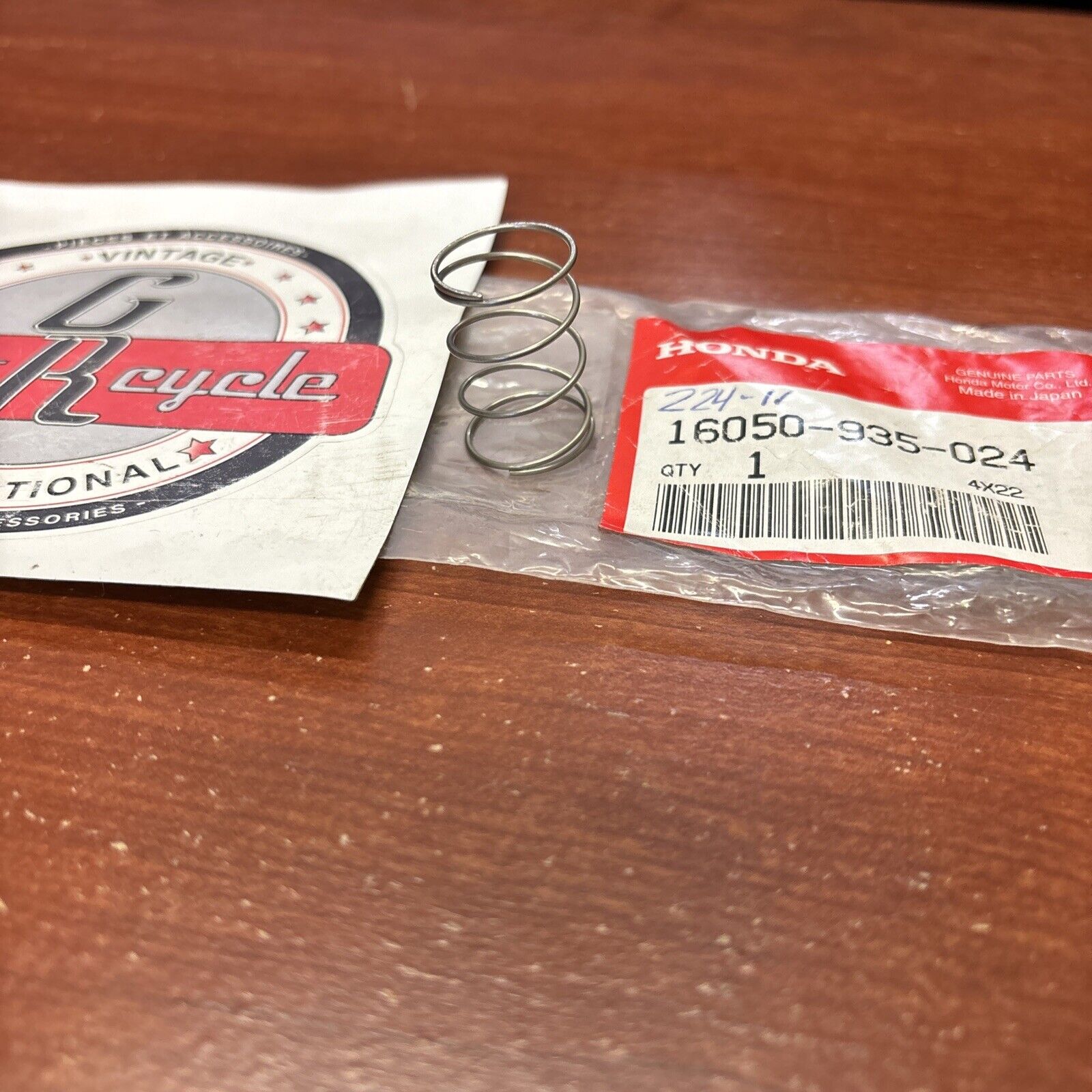 NOS Honda 7.5HP 8HP 10HP 75HP 100HP DIAPHRAGM SPRING 16050-935-024 H164