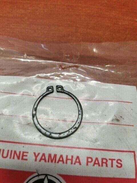 NOS Yamaha RD250 RD350 SR500 CIRCLIP 93410-30012-00 SUB 99009-30400-00 Y136
