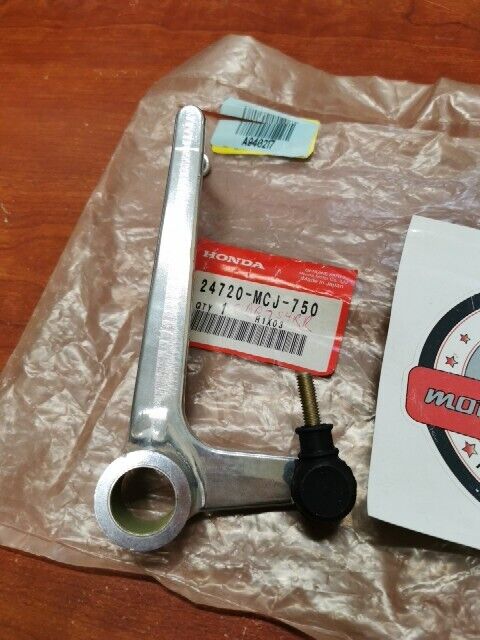 NOS Honda 2002 2003 CBR900RR GEARSHIFT PEDAL 24720-MCJ-750 H108