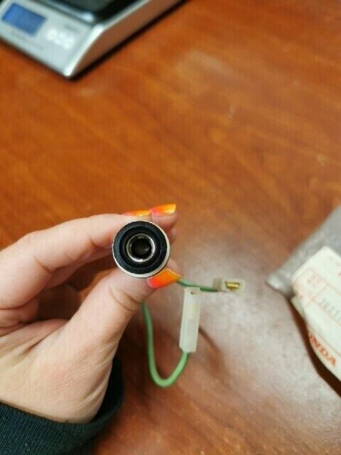 NOS Honda E1500 GENERATOR FUSE HOLDER (NO CAP) 38211-815-168 H98