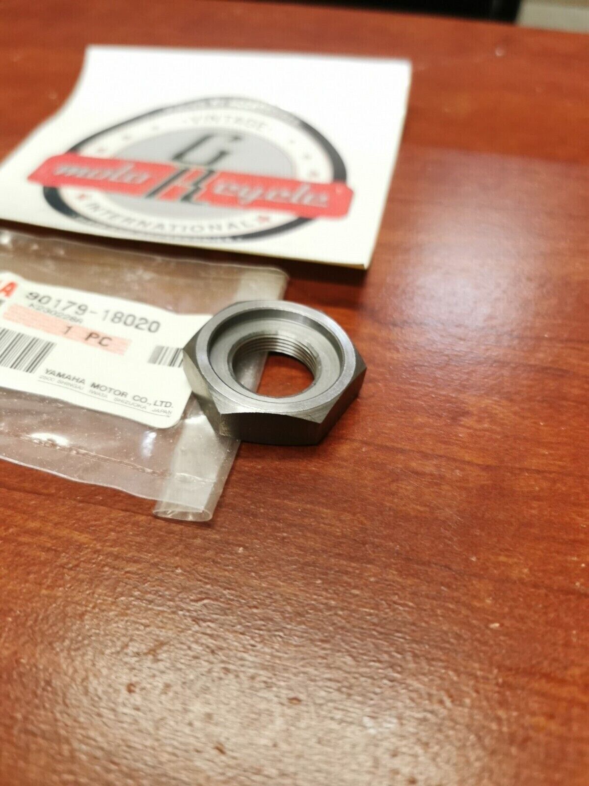 NOS Yamaha R5 TD2 XS500 TZ250 XS360 XT500 DT250 YZ360 NUT 90179-18020-00 Y84