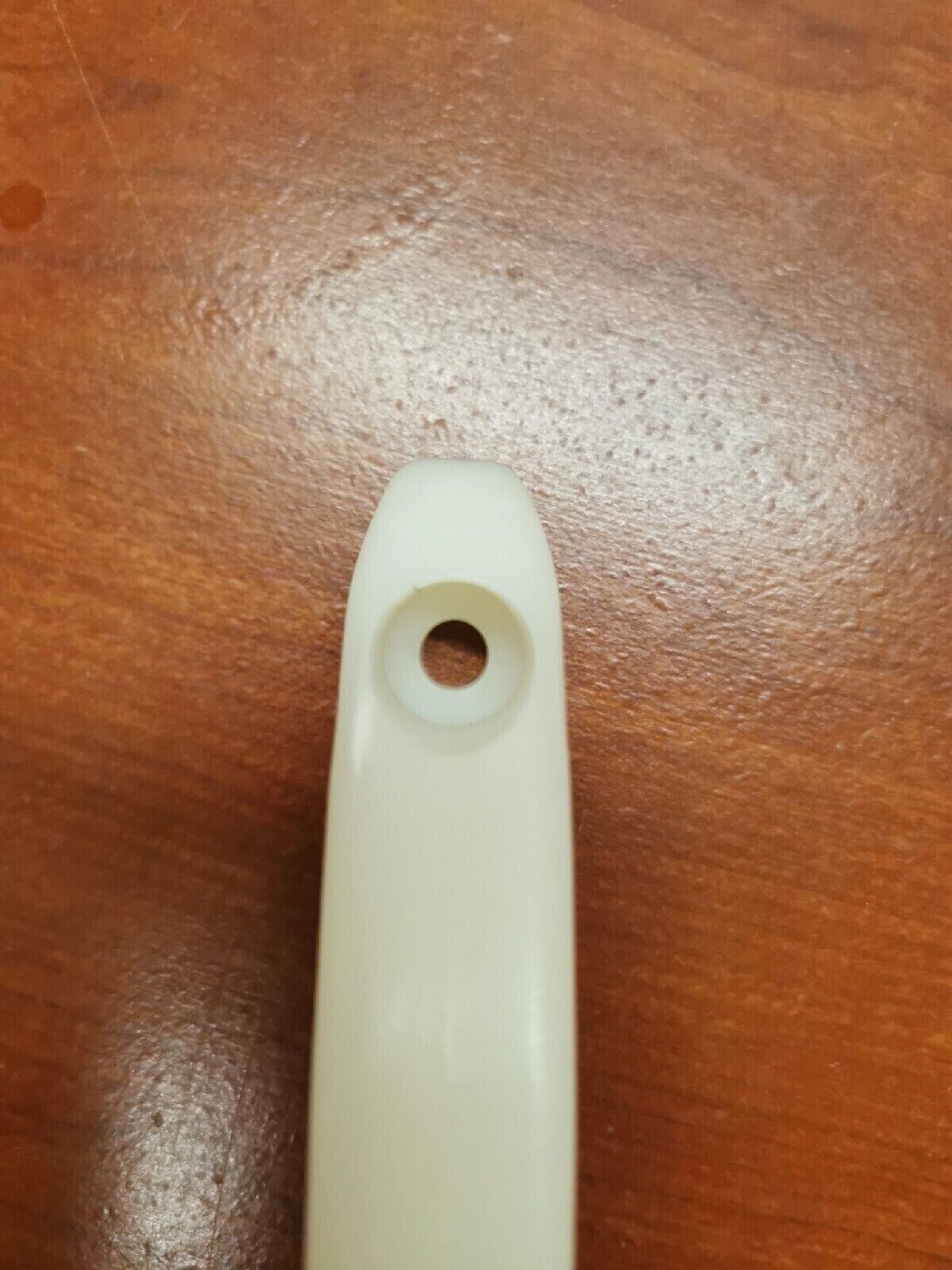 NOS Yamaha SNOWMOBILE SLIDING RUNNER 8G8-47422-00-00 Y68