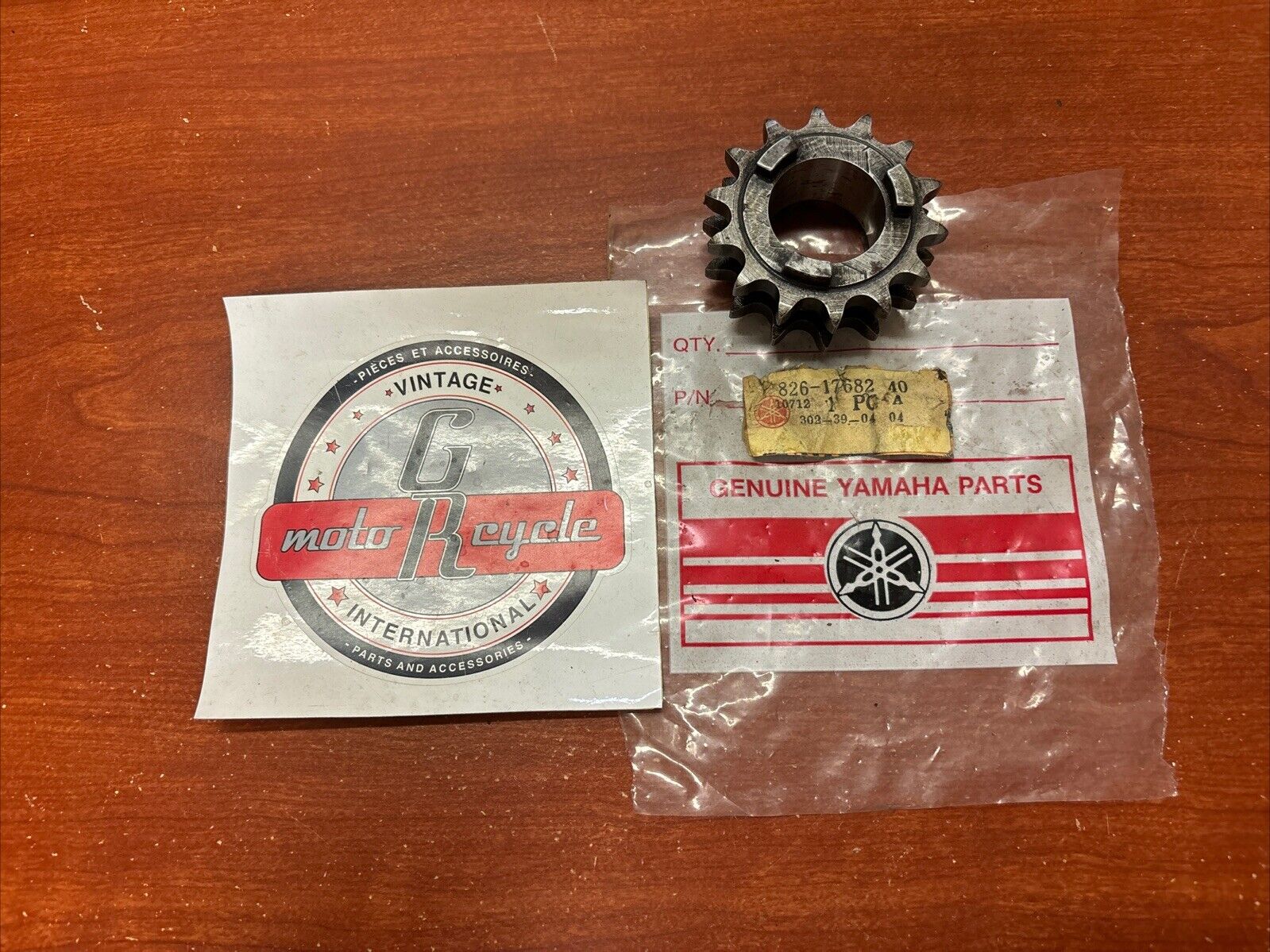 NOS Yamaha EW433 EW643 SW433 CHAIN DRIVE SPROCKET 14T 826-17682-40-00 Y177