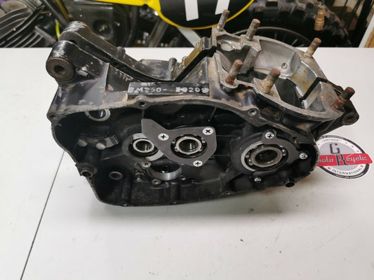 Suzuki RM250 1976 crankcase crank case left right