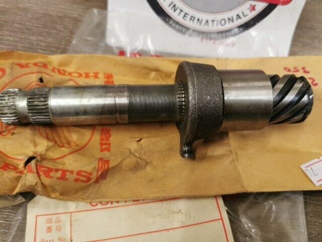 NOS HONDA CB250 CB350 SPINDLE 28250-286-013 H81