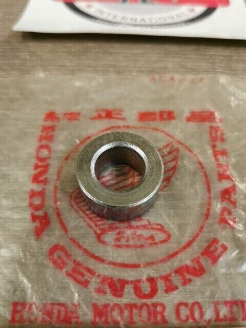 NOS HONDA CB250N CB400 1978 - 1980 COLLAR FRONT WHEEL 44311-413-000  H79