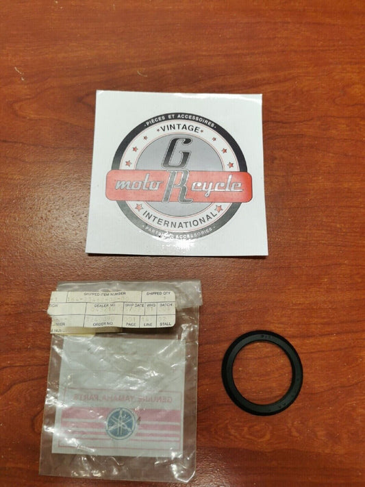 NOS Yamaha FRONT FORK DUST SEAL 164-23462-00-00 Y71