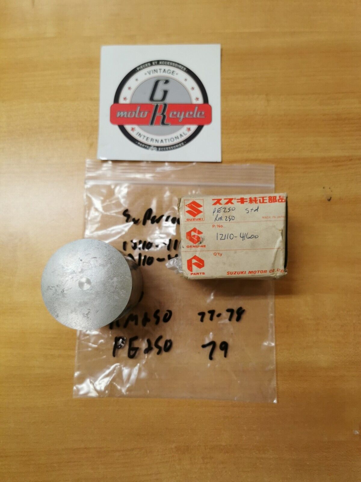NOS SUZUKI RM250 77 78 PE250 79 PISTON STD SUPERSEDED 12110-41602 12110-40601 S7