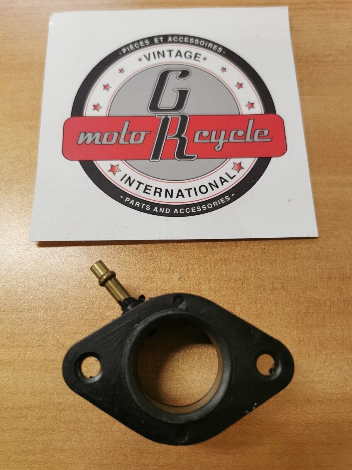 Nos Kawasaki KZ650 1977 - 1983  CARBURETOR HOLDER 16065-047  K3