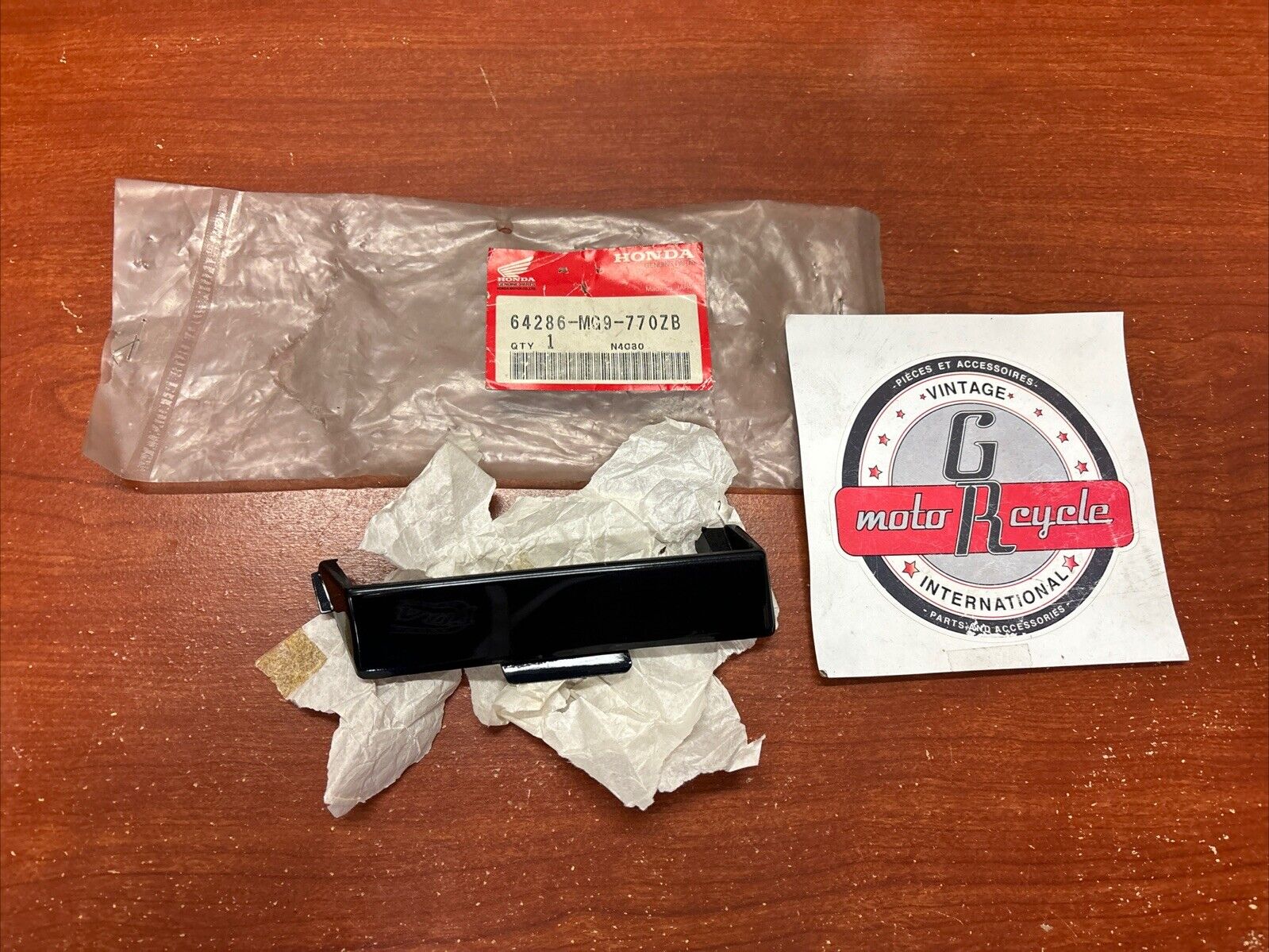 NOS Honda 1984 GL1200 RIGHT COWL AIR LOWER GUIDE 64286-MG9-770ZB H170