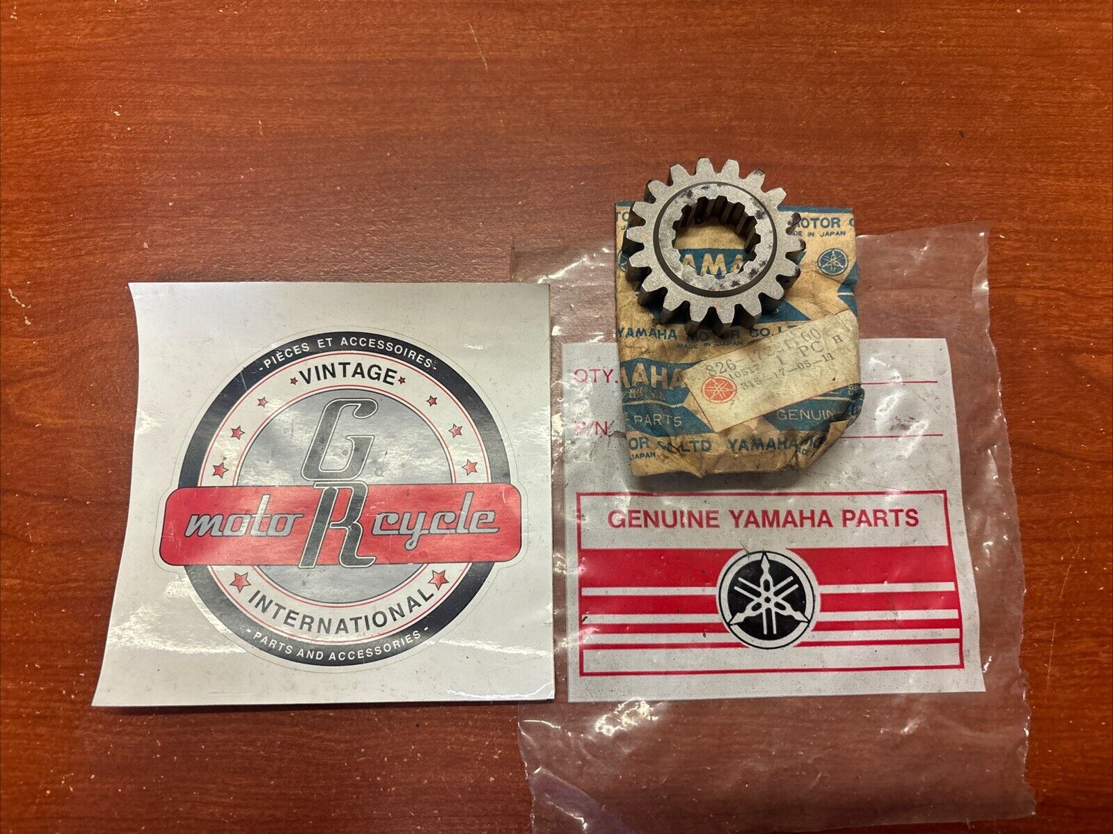 NOS Yamaha EW433 EW643 SW433 GEAR 18T 826-17221-00-00 Y177