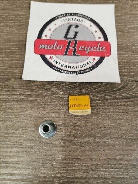 NOS Yamaha VT600B VX500XTA VX700XTB MM600PB VX600XTC COLLAR 322-21544-00-00 Y139