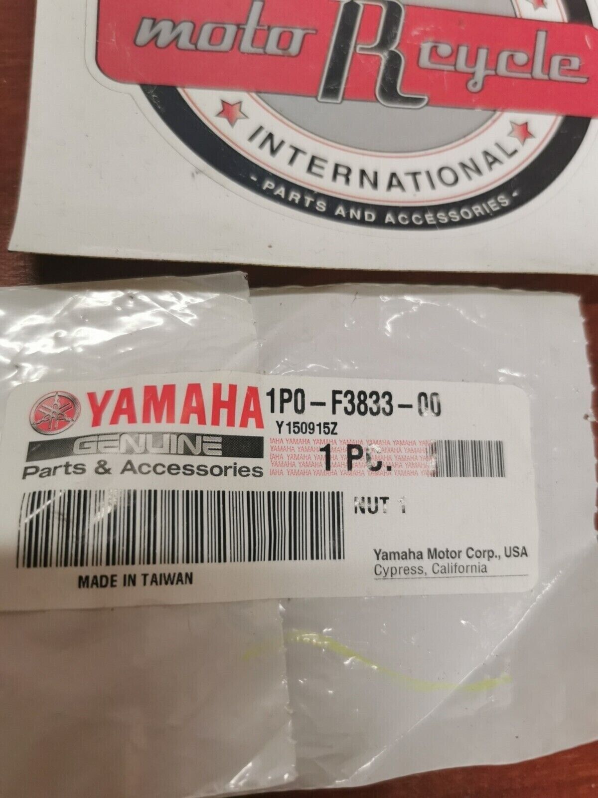 NOS Yamaha YFM400 YFM350 YFM250 YFM450 NUT 1P0-F3833-00-00 Y82