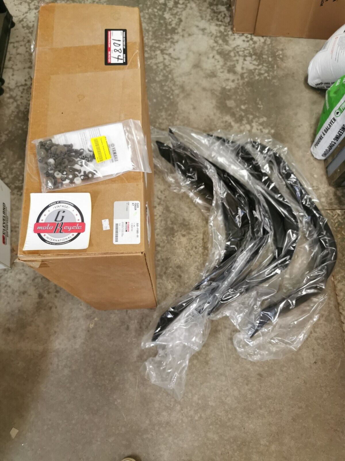 NOS YAMAHA OVER FENDER KIT 2UD-F15E0-V1