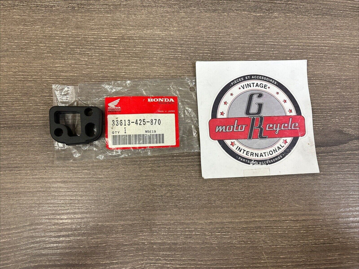 NOS Honda 1979 CB750L REAR WINKER MOUNT RUBBER 33613-425-870 H118