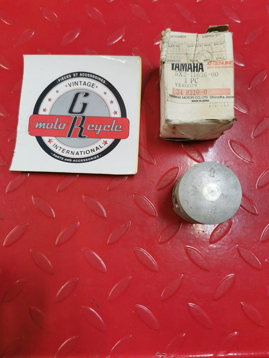 NOS YAMAHA YZ80 piston 5X2-11636-00-00 Y33