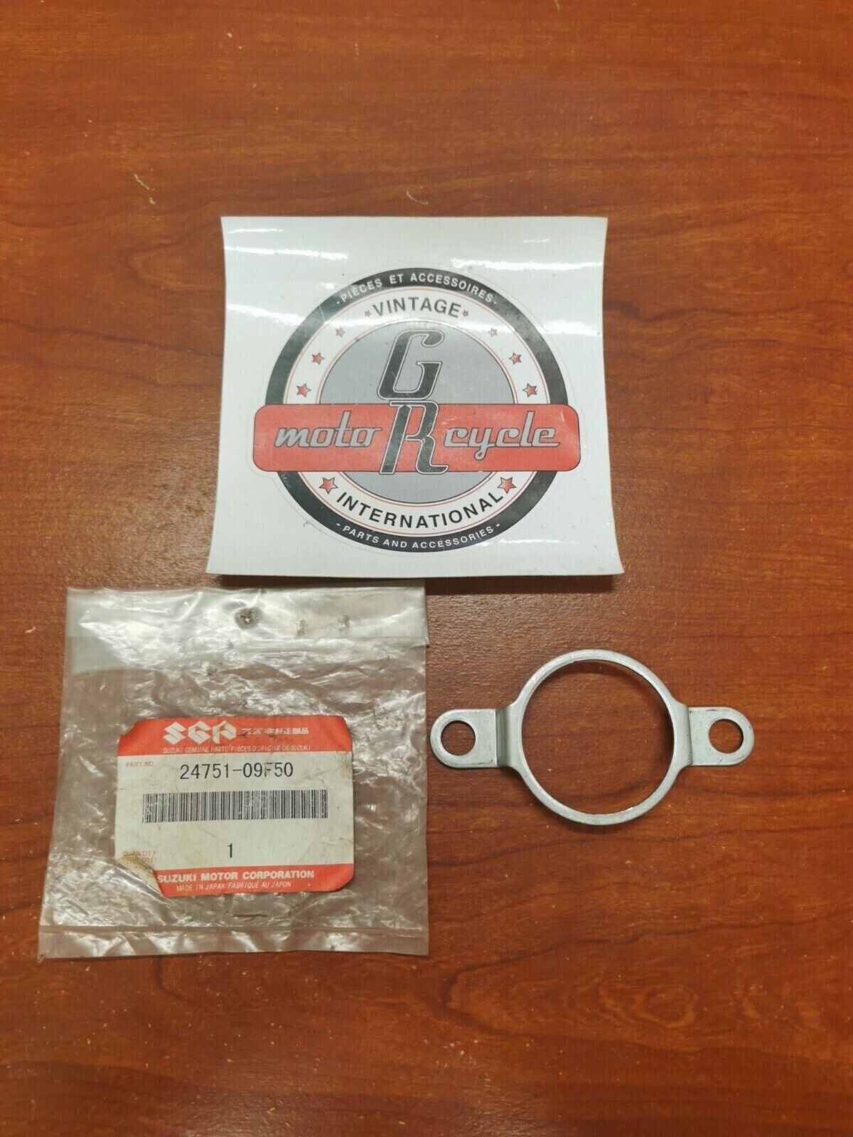 NOS Suzuki LT-A500F (Y,K1) DRIVE SHAFT BEARING RETAINER 24751-09F50 S20