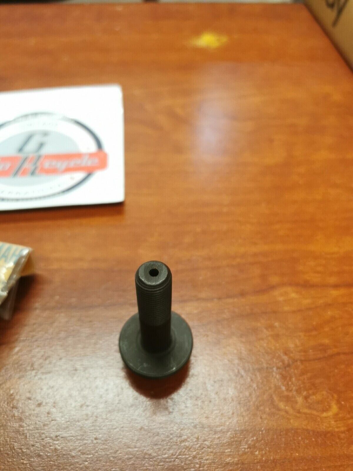 NOS Yamaha XVZ1200 XVZ12 WASHER BASED BOLT 90105-12318-00 Y71