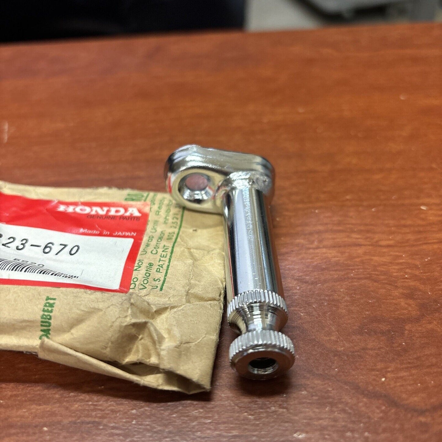 NOS Honda CB360P CB500 CB750 XL125 K0-K1 REAR WINKER STAY 33607-323-670 H165