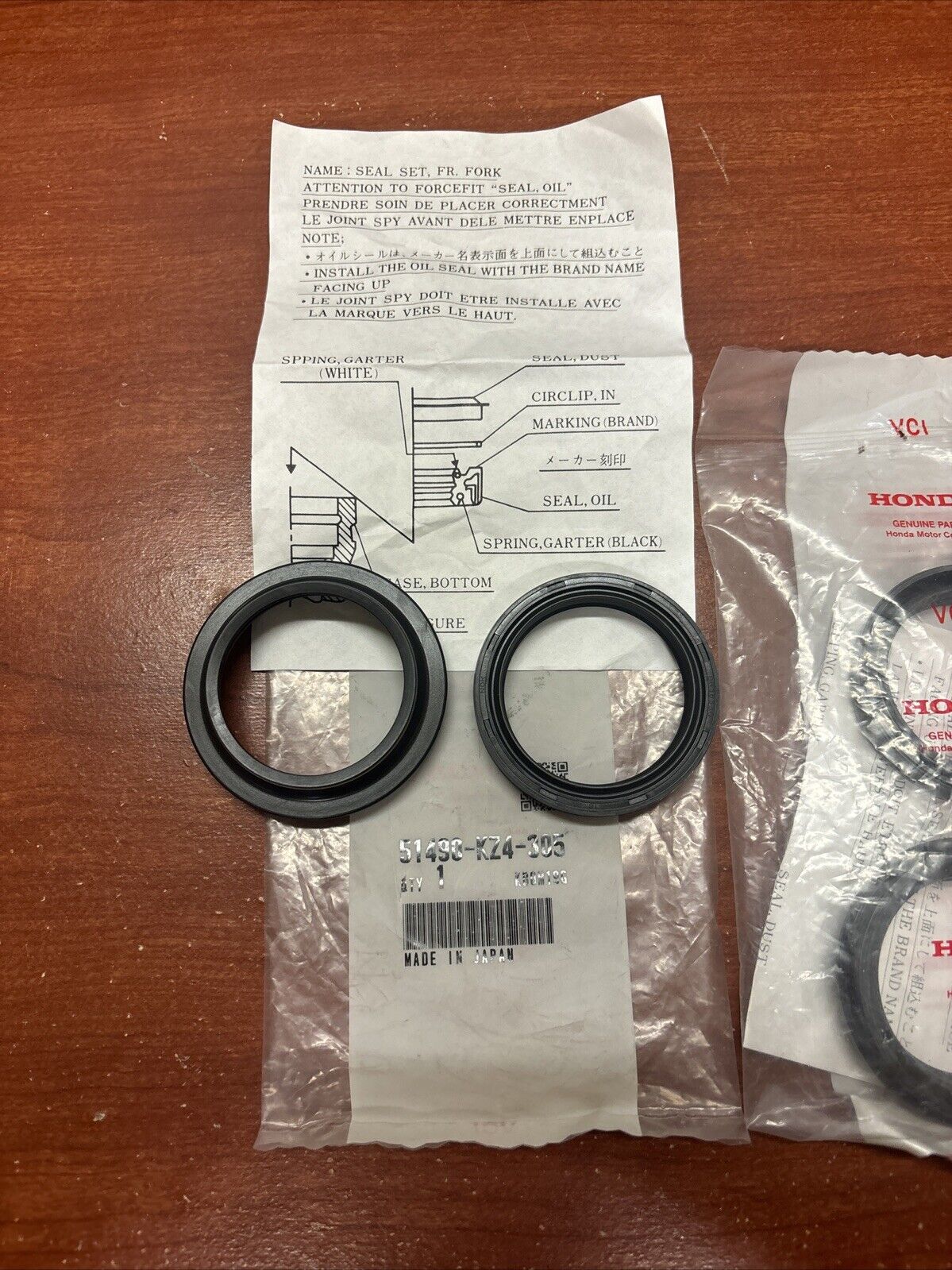 NOS Honda 94 - 96 CR125R 95 CR250R CR500R FRONT FORK SEAL SET 51490-KZ4-305 H143
