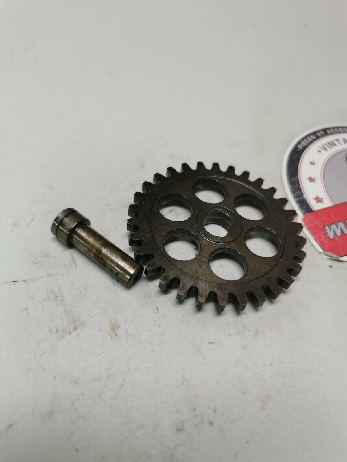 Honda XL250R 1984 oil driven pump gear shaft 15140-KK1-000