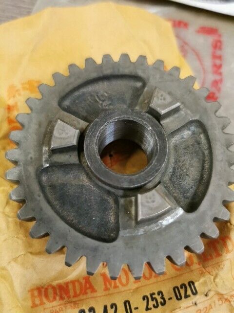 NOS HONDA C72 C77 CA77 CA72 1960 1961 GEAR 35T  23420-253-020 H88