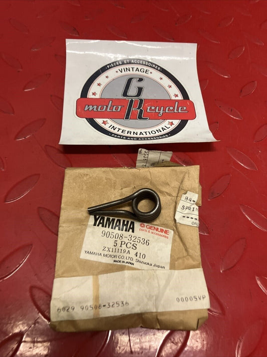 NOS YAMAHA TORSION SPRING 90508-32536-00  Y64