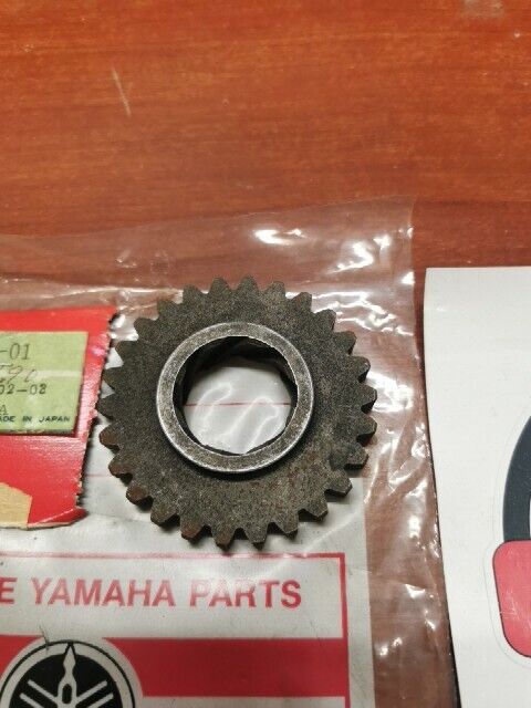 NOS Yamaha AT1 CS5 CT1 HT1 LT2 LT3 LTMX RD200 KICK GEAR 251-15641-01-00 Y124