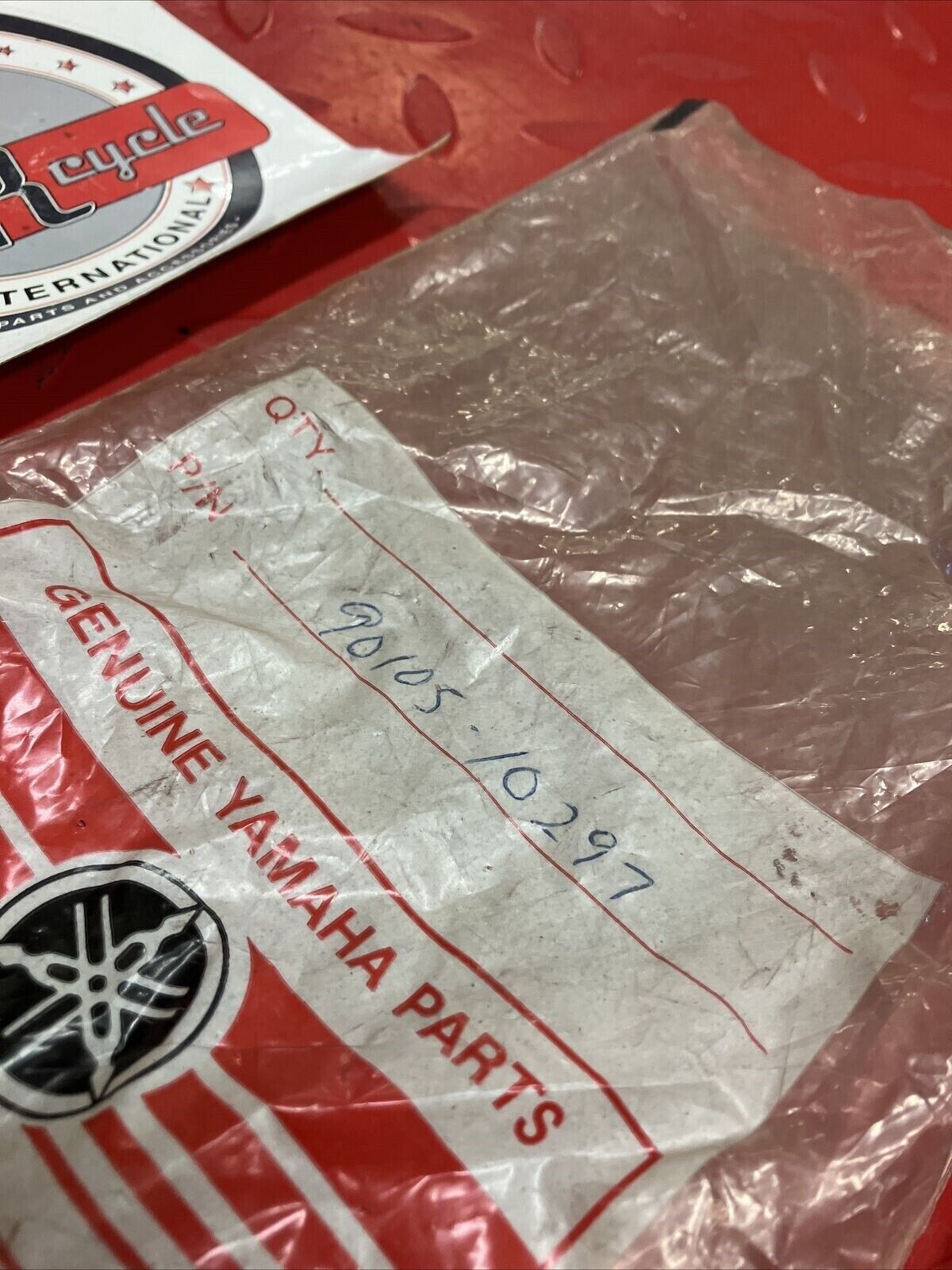 NOS YAMAHA BOLT FLANGE 90105-10297-00 Y59