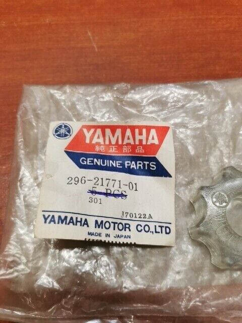 NOS Yamaha OIL TANK CAP BODY 296-21771-01-00 SUB 296-21771-62-00 Y132