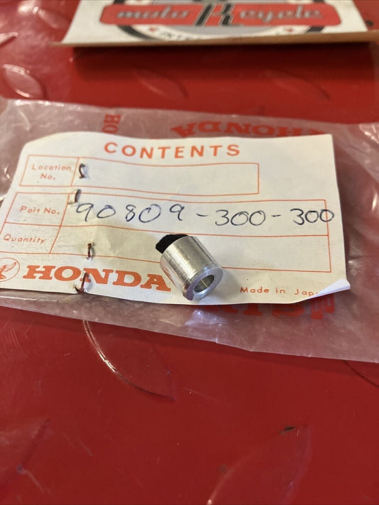 NOS HONDA CB750 PLUG SPECIAL (10X10) 90809-300-300 H24