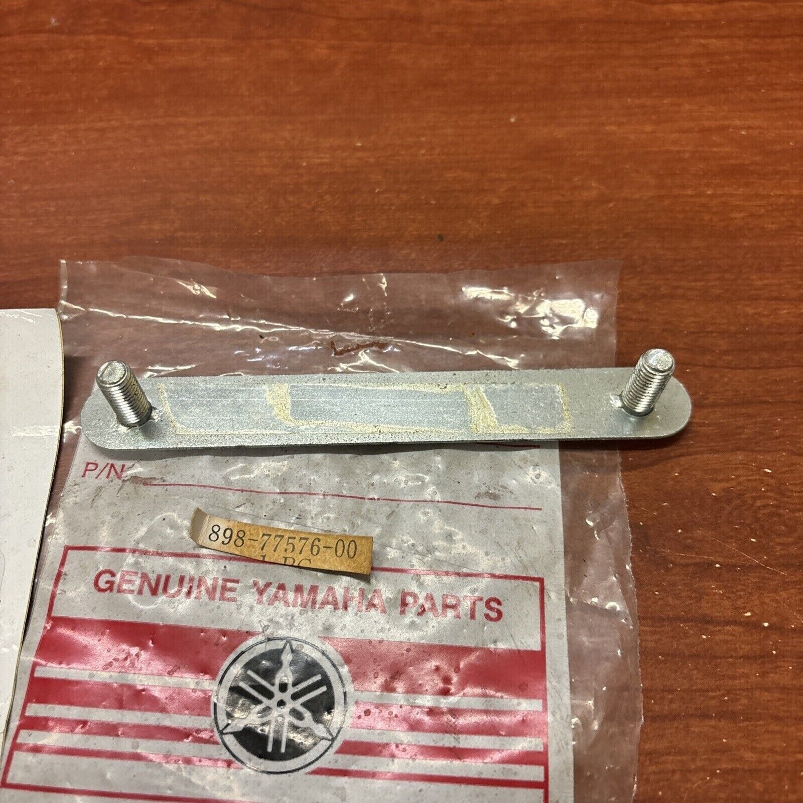 NOS Yamaha EC540 EX340 EX440 GP440 ASSISTANT GRIP BRACKET 898-77576-00-00 Y173