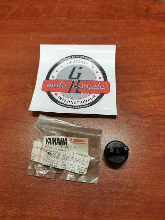 NOS Yamaha XC125 YZ125 YZ250 OIL PLUG 1RG-15363-00-00 SUB. 3Y1-15363-10-00 Y93