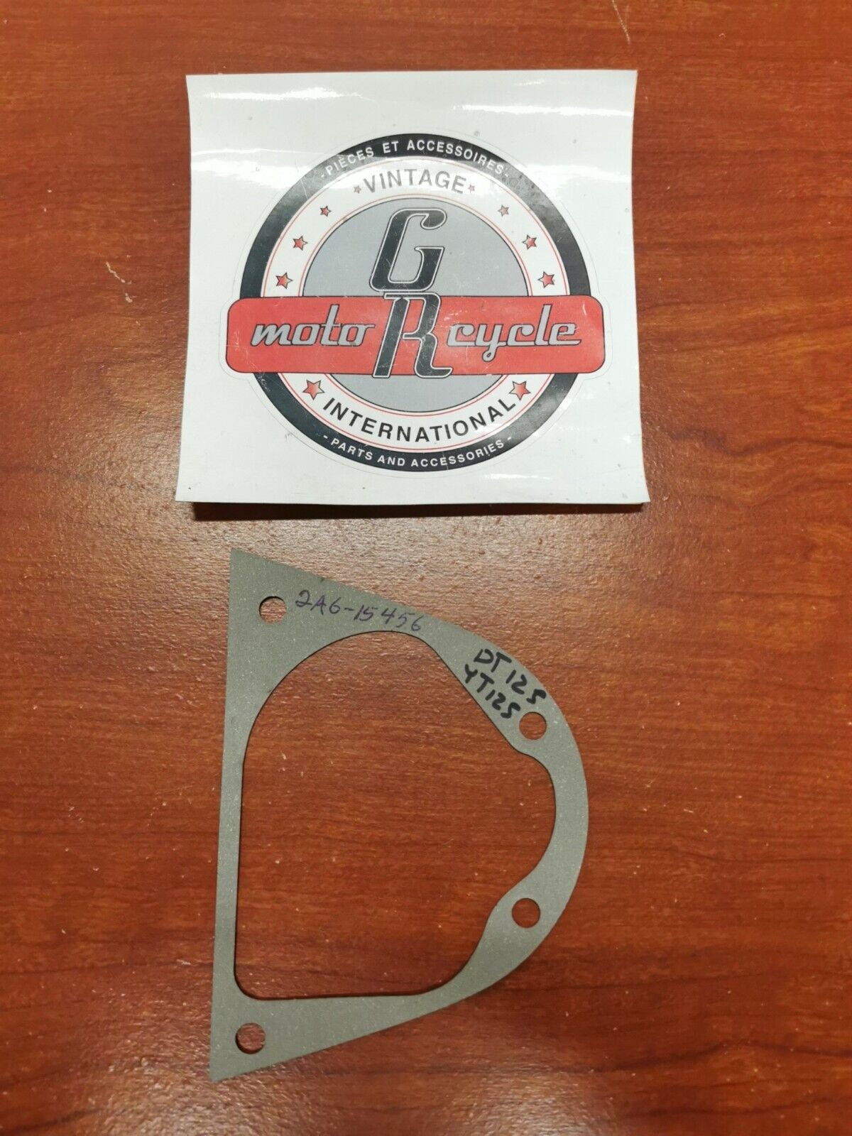 NOS Yamaha YT125 OIL PUMP COVER GASKET 2A6-15456-00-00 SUB. 2A6-15456-01-00 Y95