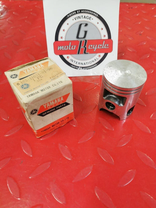 NOS YAMAHA  RS100 1975 1976  PISTON STD  463-11631-01-96 Y50
