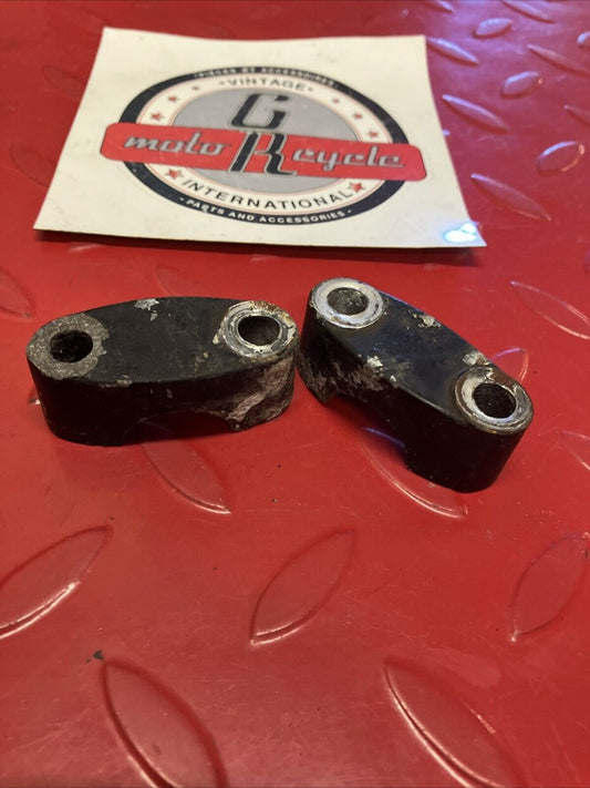 Suzuki RV90 1975 handlebar clamps holder