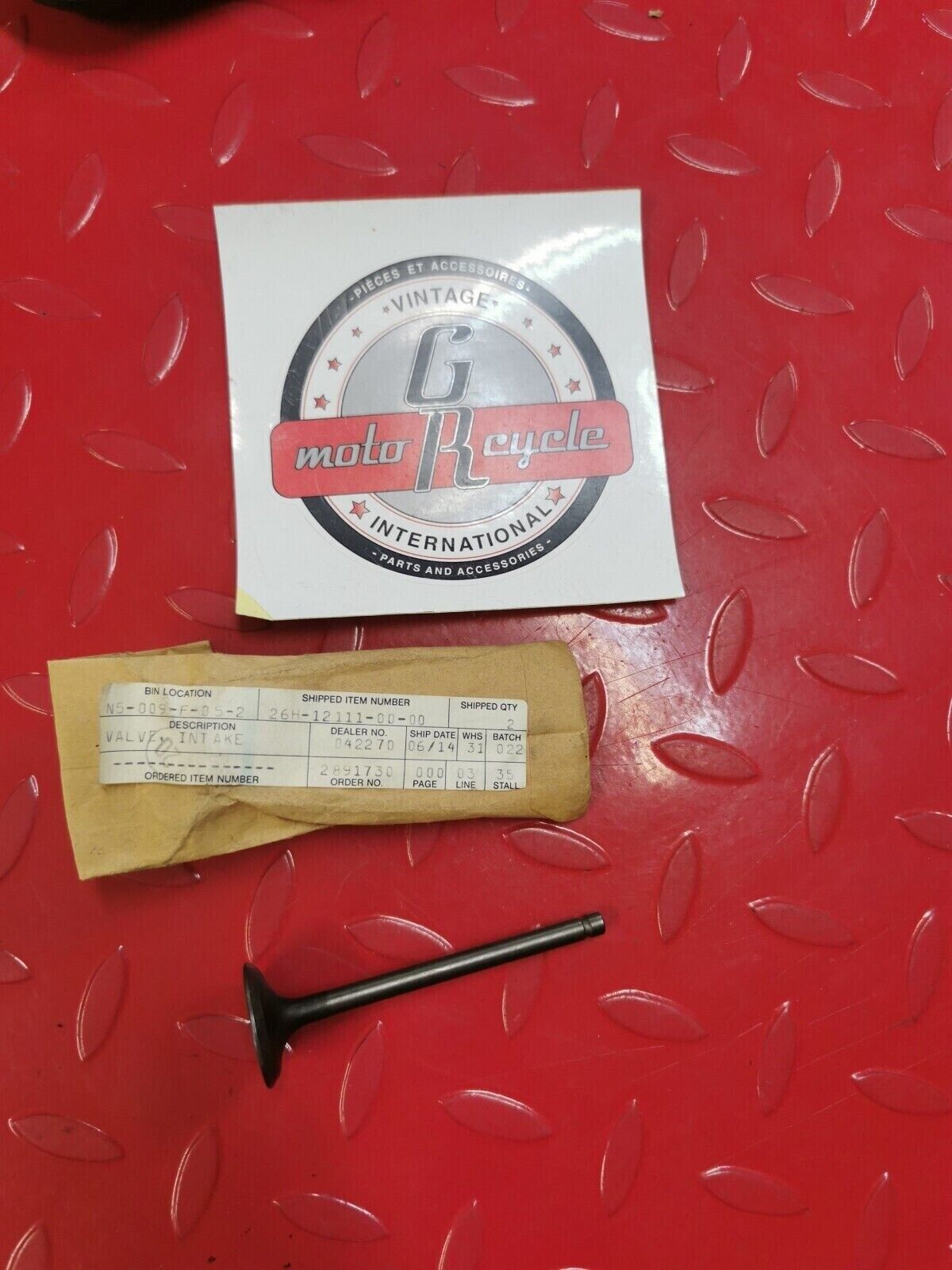 NOS YAMAHA INTAKE VALVE 26H-12111-00-00 SUPERCEDED 26H-12111-11-00 Y26
