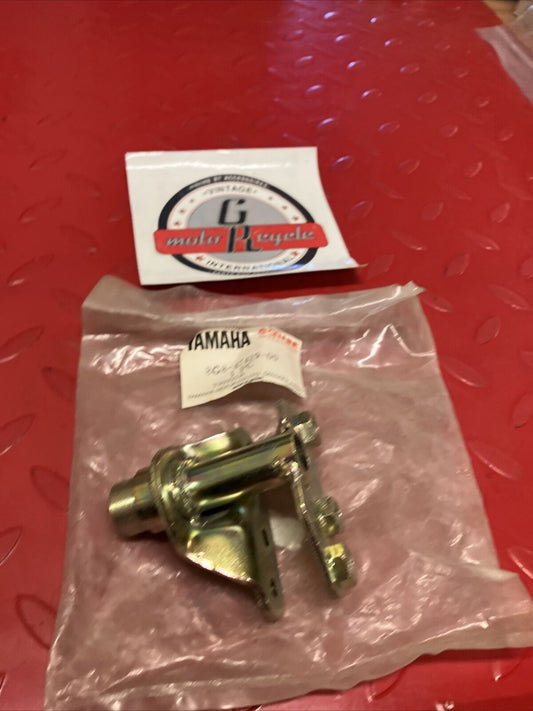 NOS YAMAHA ET340 BRACKET 7 8G8-47419-00-00 Y59