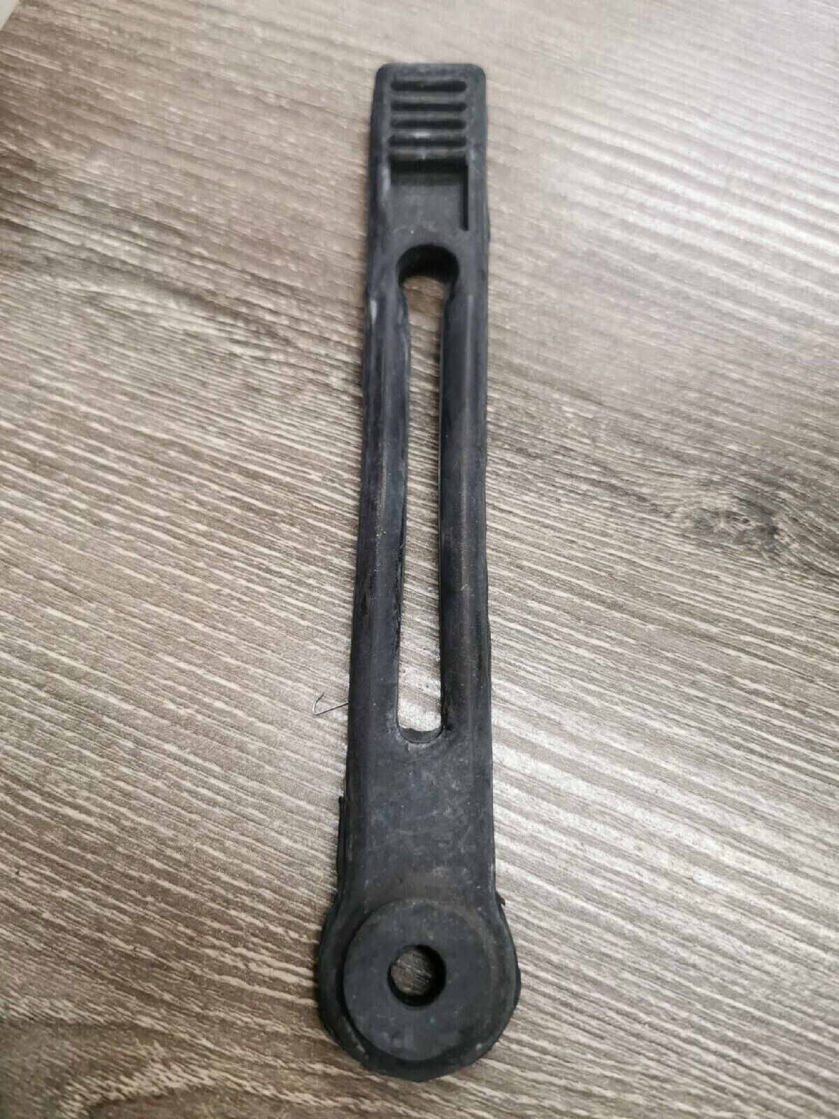 NOS YAMAHA Vmax 340 540 Hood Strap Body Latch  8M6-77171-00 Y56