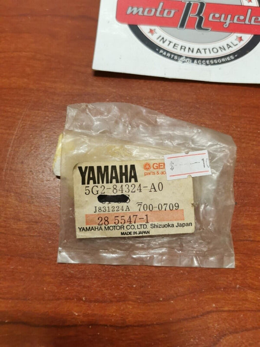 NOS Yamaha REFLECTOR SPRING 5G2-84324-A0-00 SUB. 55X-84124-00-00 Y68
