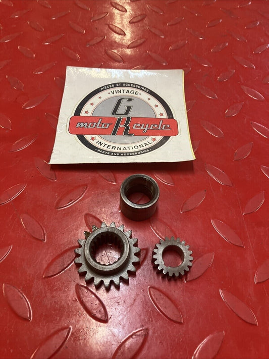 Suzuki RM125 1982 water pump waterpump crankshaft primary drive gear