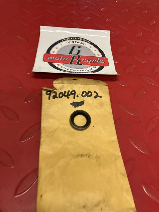 NOS KAWASAKI OIL SEAL 92049-002 K19