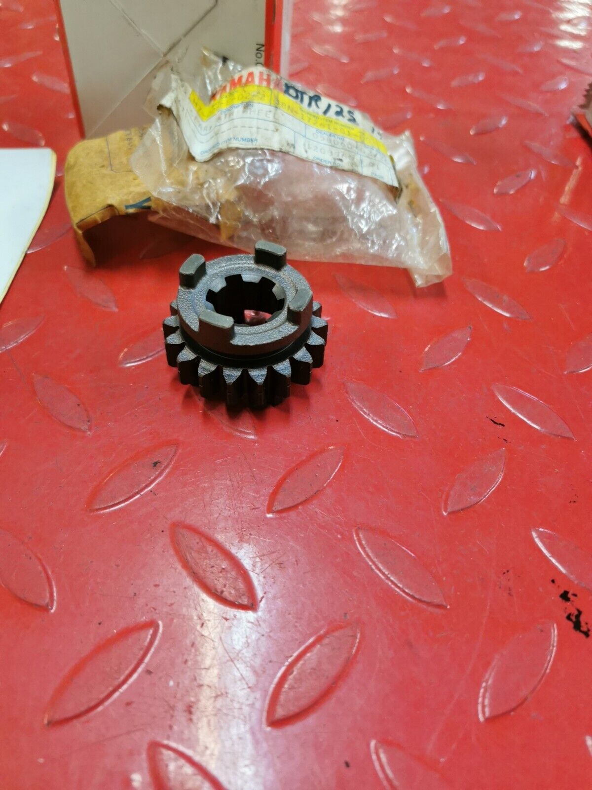 NOS Yamaha 1989 - 1991 DT125 1988 - 1991 DT200 6TH WHEEL GEAR 3BN-17261-01 Y41