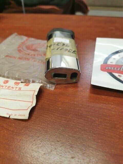 NOS Honda 1980 1981 GL1100 REAR TURN SIGNAL STAY COVER 33611-463-000 H69