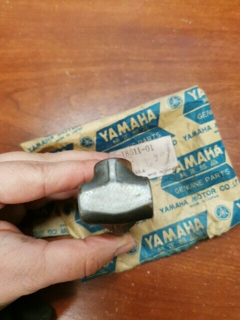 NOS Yamaha DT2 DT3 RT1 RT2 RT3 SHIFT FORK 291-18511-01-00 SUB 291-18511-00- Y116