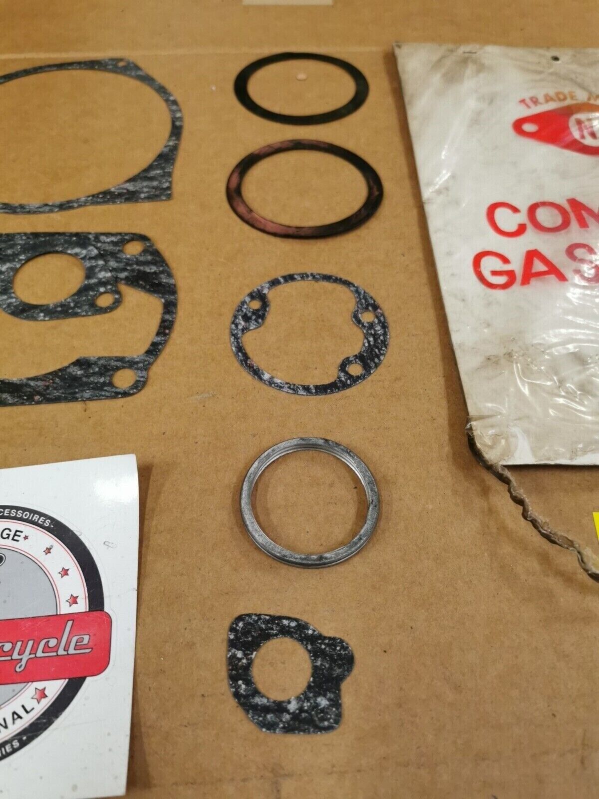 NOS NOBORU SUZUKI TS250 GASKET KIT INCOMPLETE SET 61510 J49