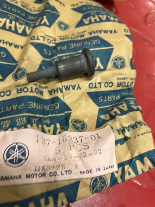 NOS YAMAHA SCREW SPECIAL SHAPE 137-16337-01-00 SUB BY 90149-05057-00 Y62