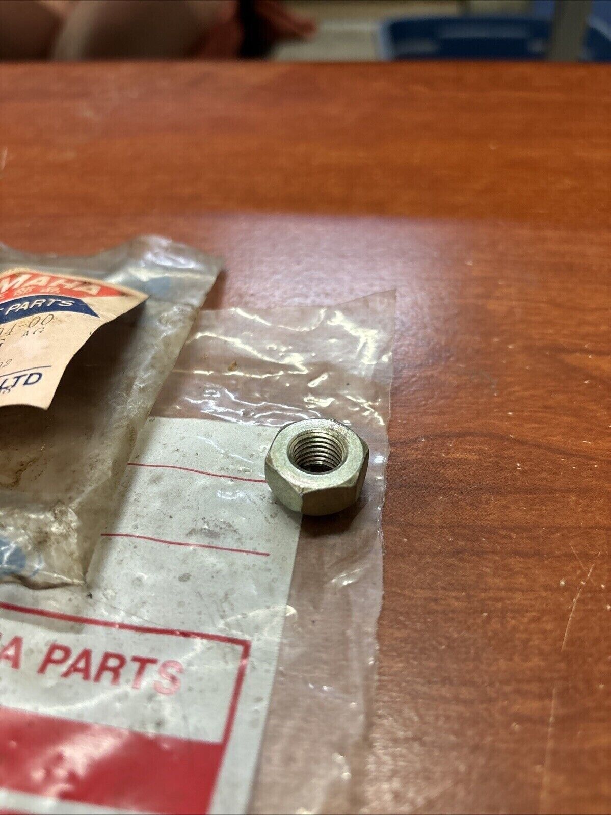 NOS Yamaha SELF-LOCKING NUT 838-21494-00-00 SUB 90185-10030-00 Y185