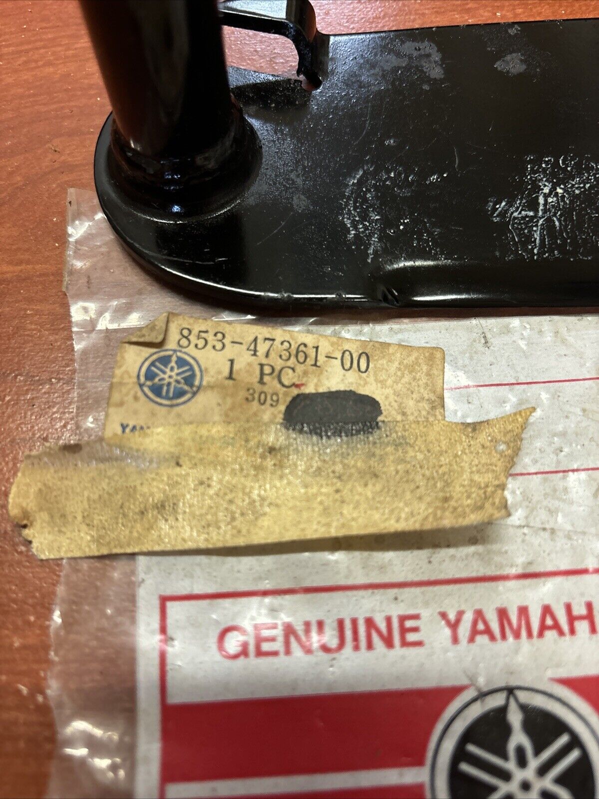 NOS Yamaha GP246F GP292F GS300 SM292 REAR ARM PIVOT 853-47361-00-00 Y184